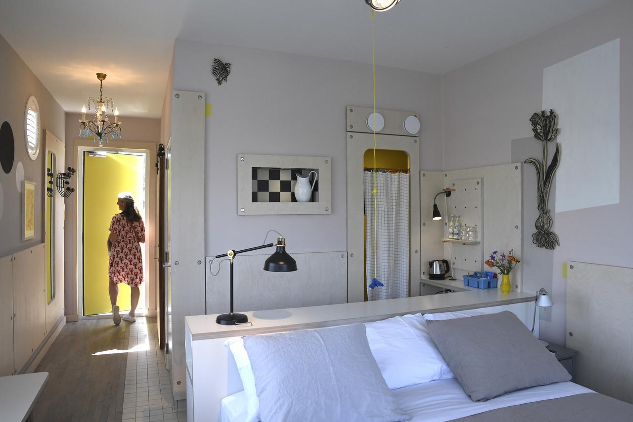 Large Double Room or Floating Room,669454998:JPEG